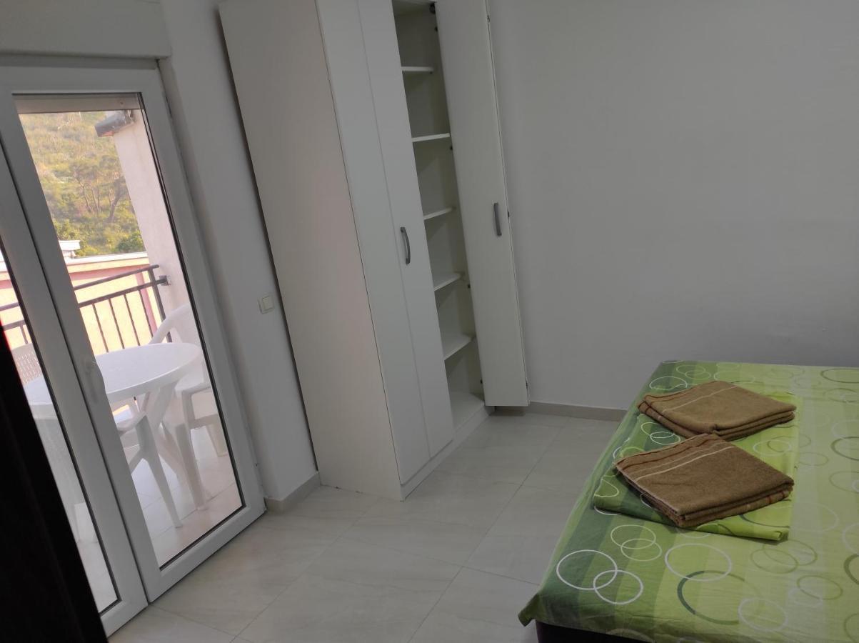 Apartment Perutovic Sutomore Bagian luar foto