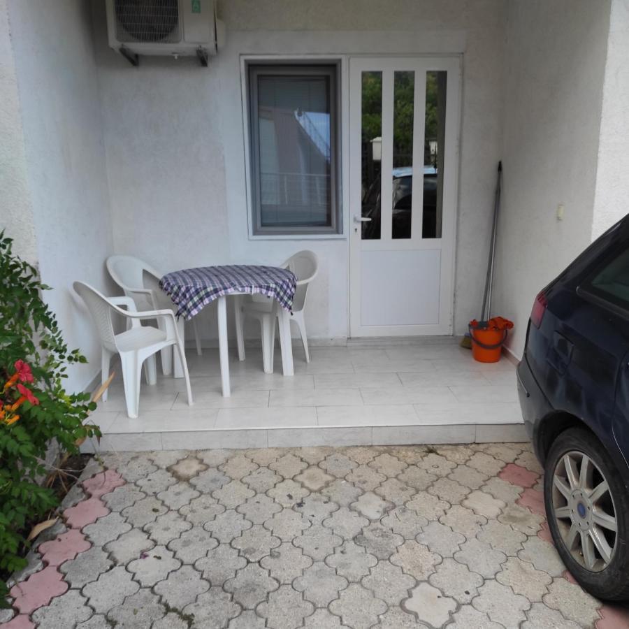 Apartment Perutovic Sutomore Bagian luar foto