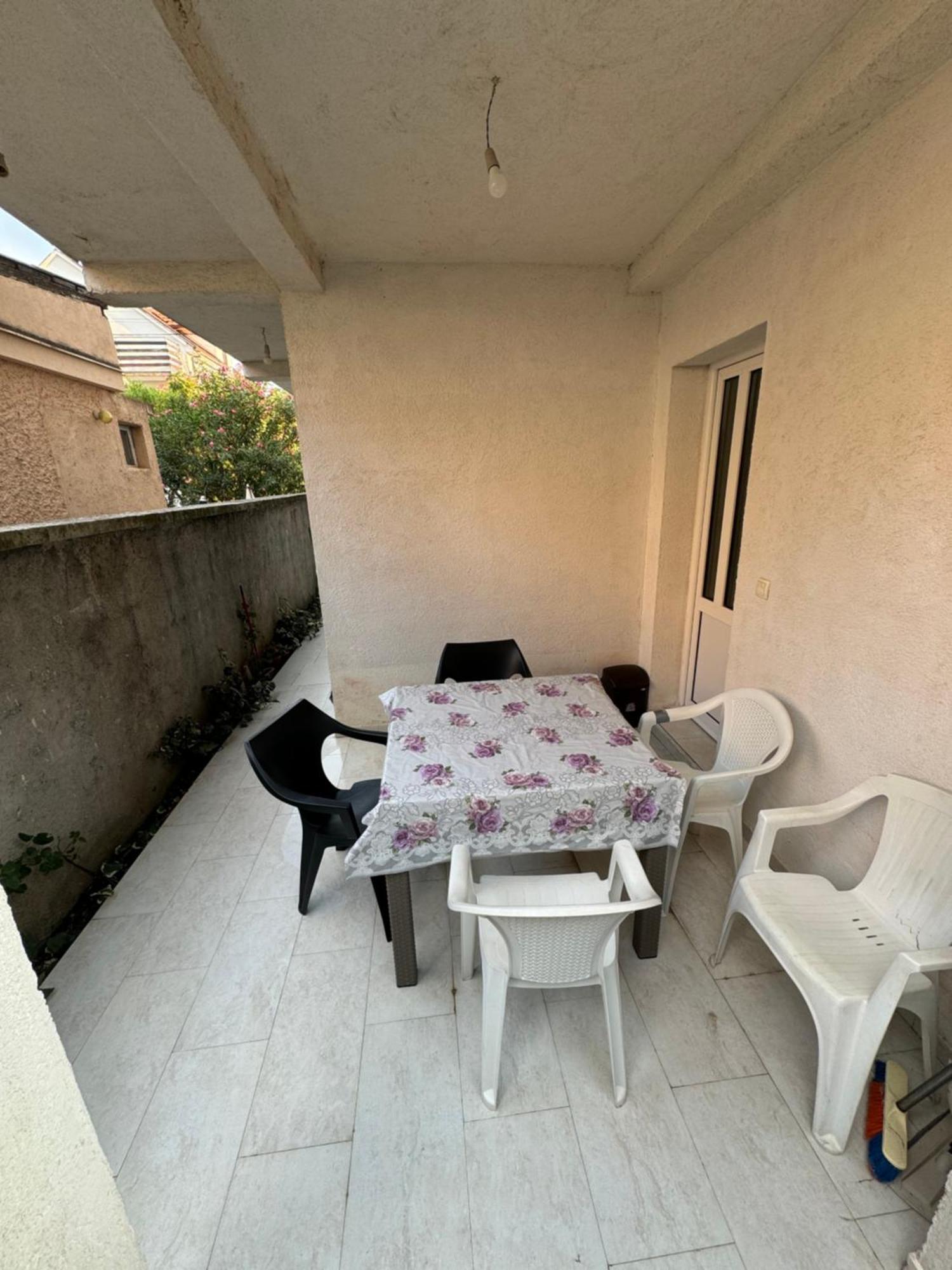 Apartment Perutovic Sutomore Bagian luar foto