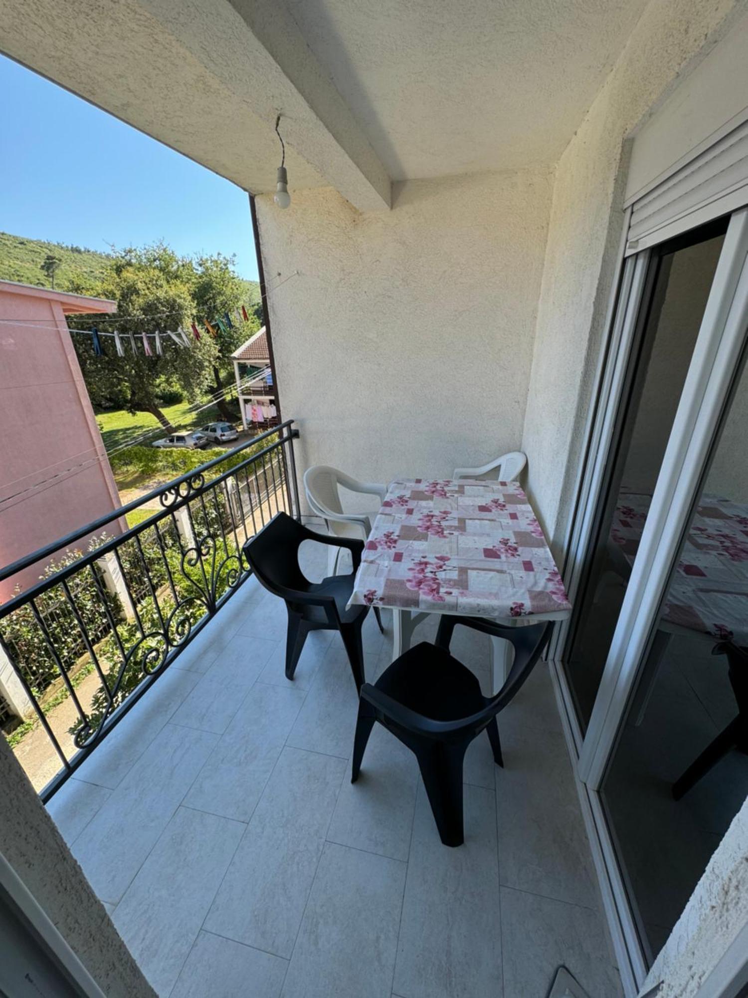 Apartment Perutovic Sutomore Bagian luar foto