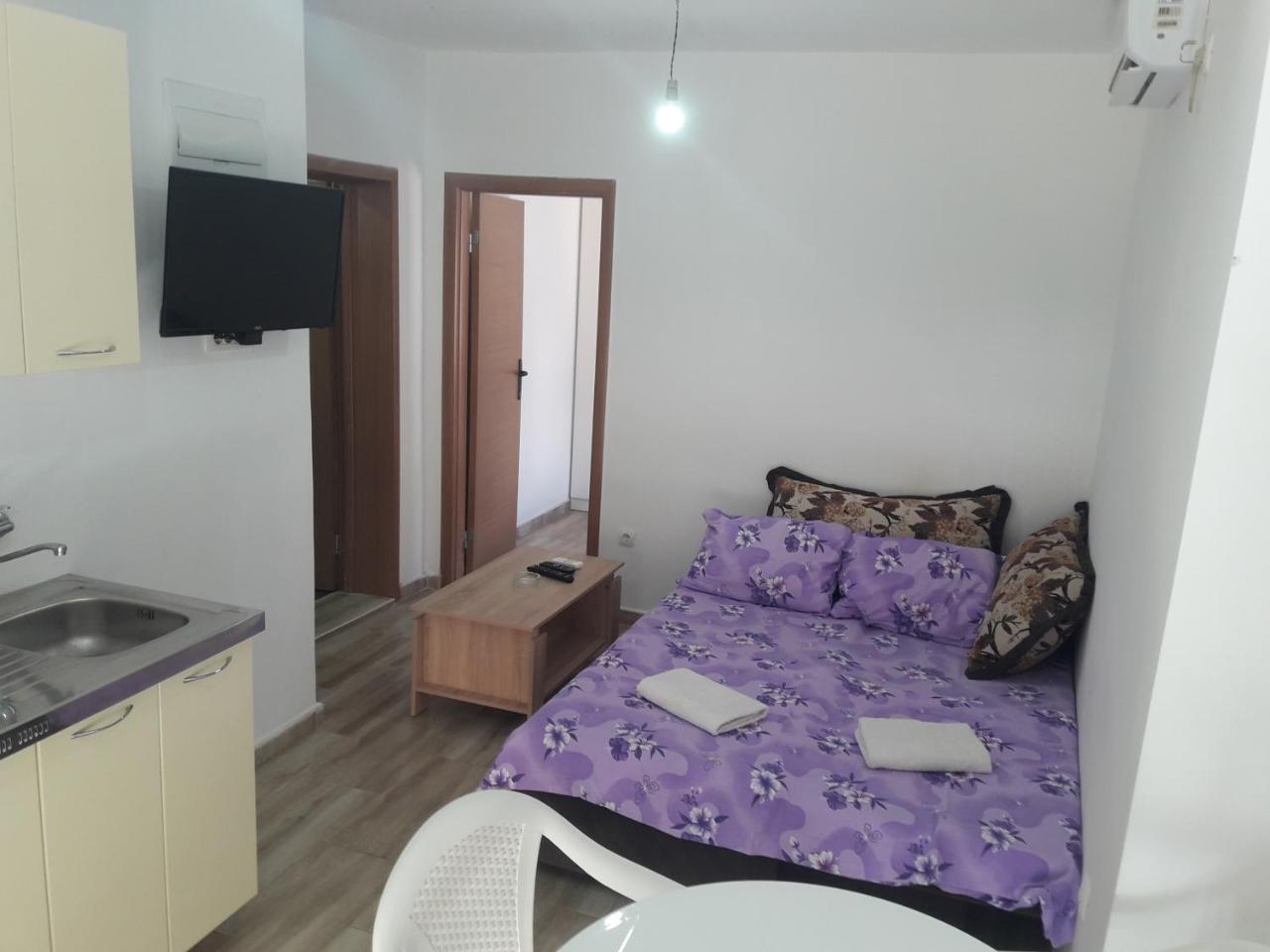 Apartment Perutovic Sutomore Bagian luar foto