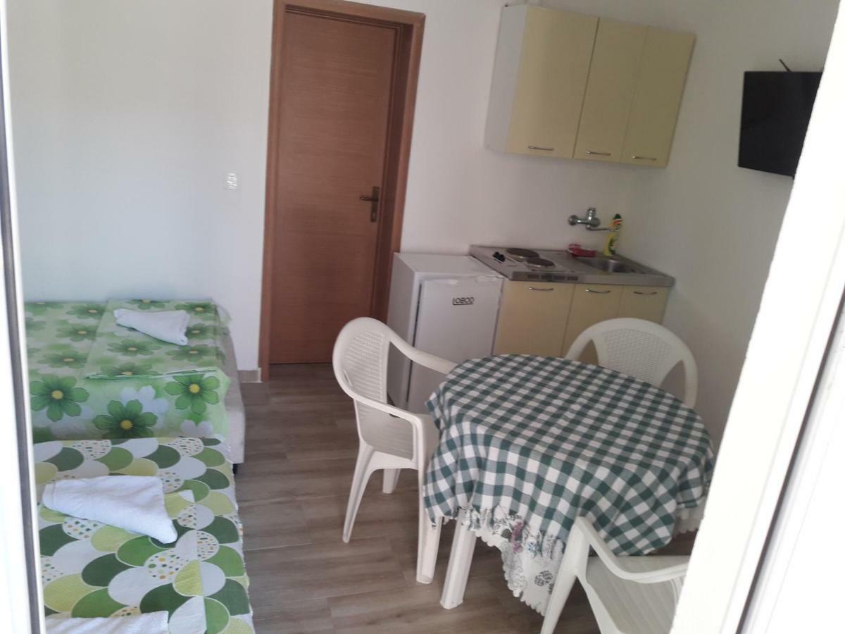 Apartment Perutovic Sutomore Bagian luar foto