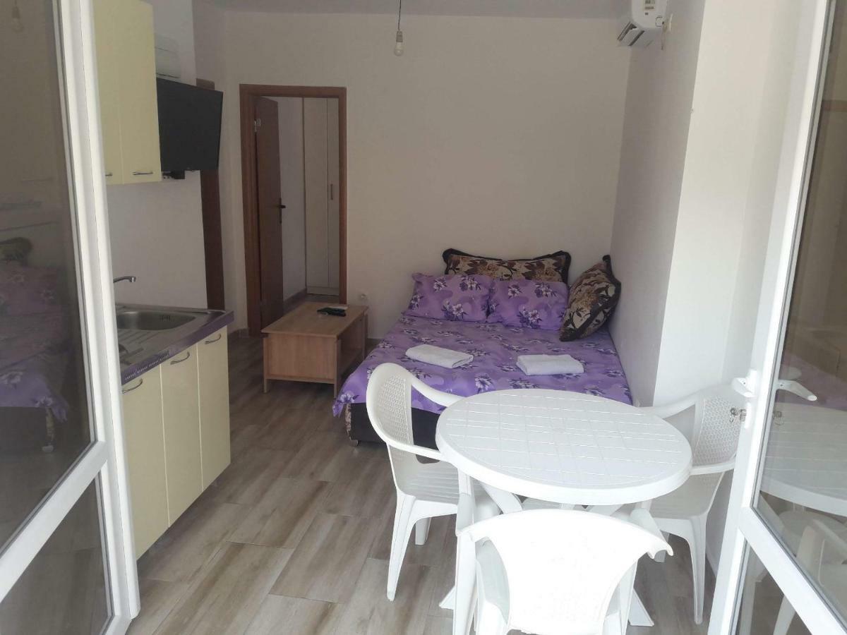 Apartment Perutovic Sutomore Bagian luar foto