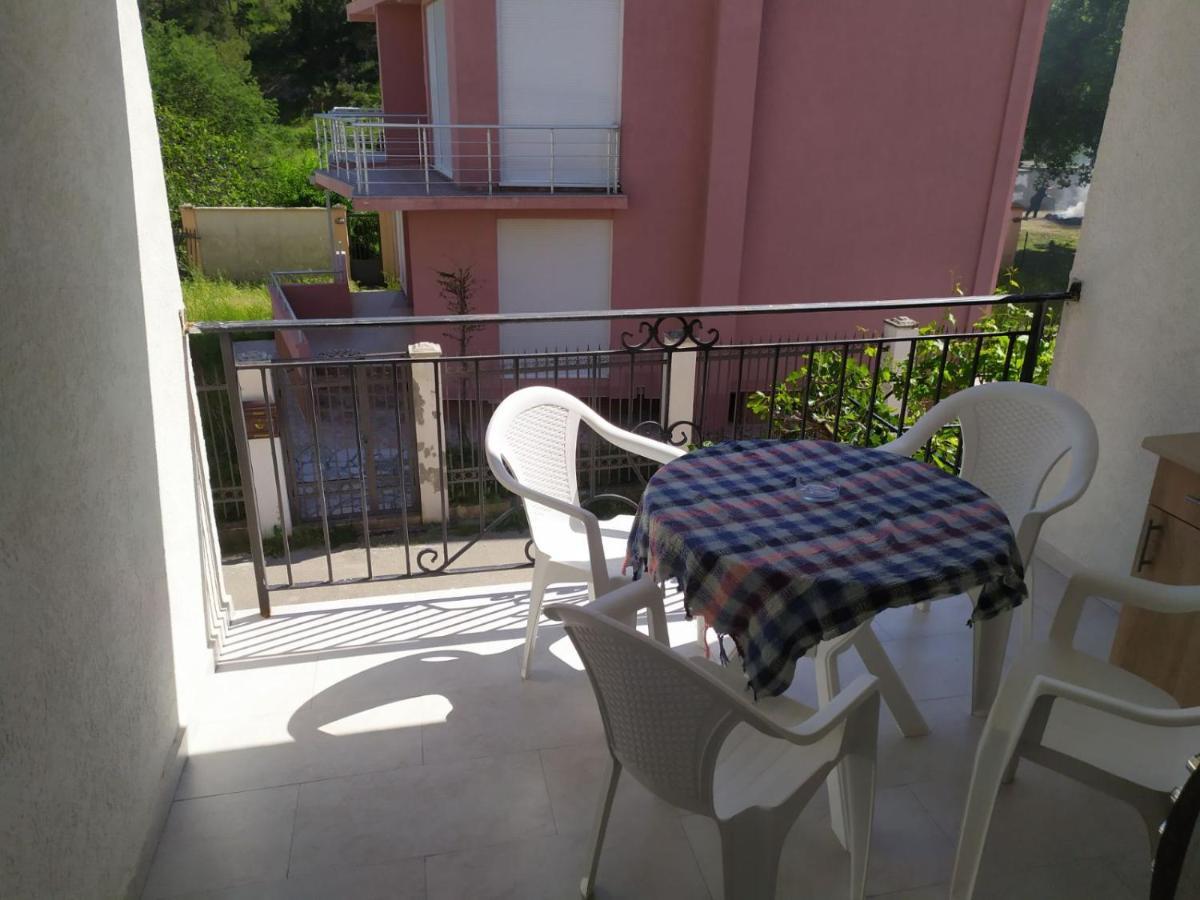 Apartment Perutovic Sutomore Bagian luar foto
