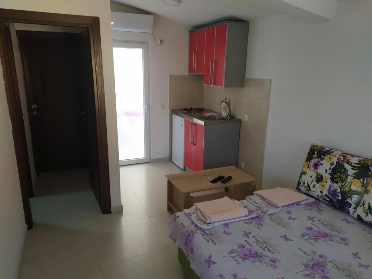 Apartment Perutovic Sutomore Bagian luar foto